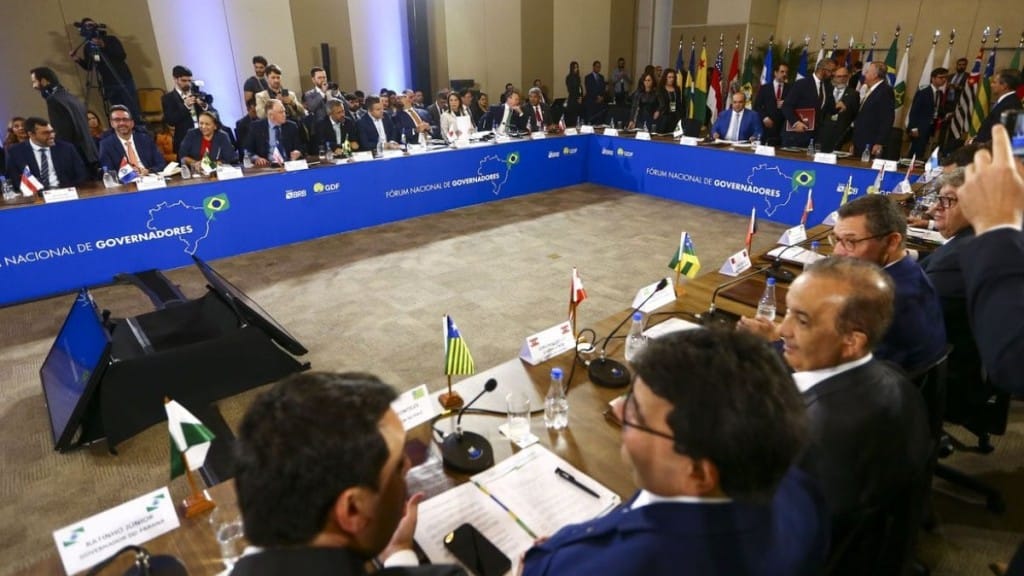 Governadores aprovam reforma tributária, mas pedem mais debate