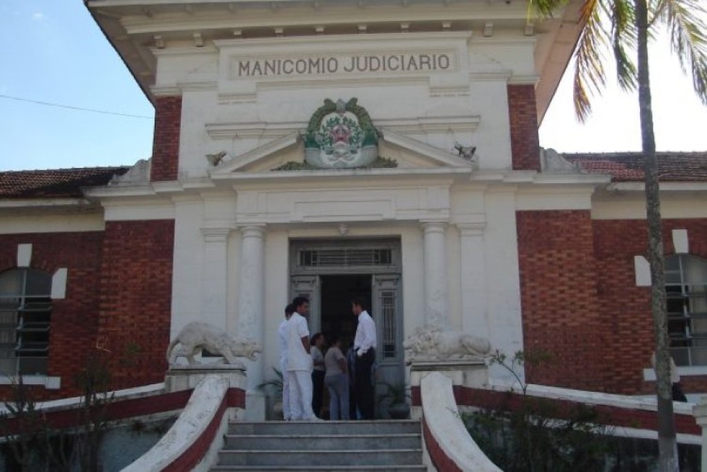 Fechamento do hospital de Barbacena gera protesto