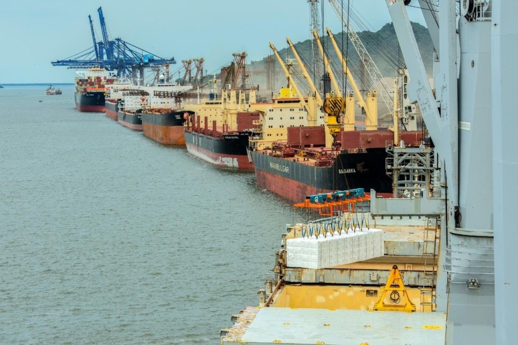 Brasil deve passar os Estados Unidos nas exportações de soja e milho em 2023