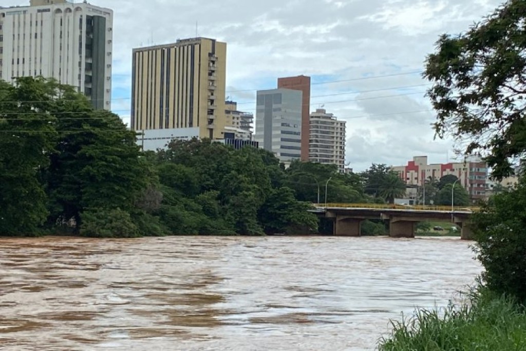 Saneamento trata apenas 8,3% no Rio Doce