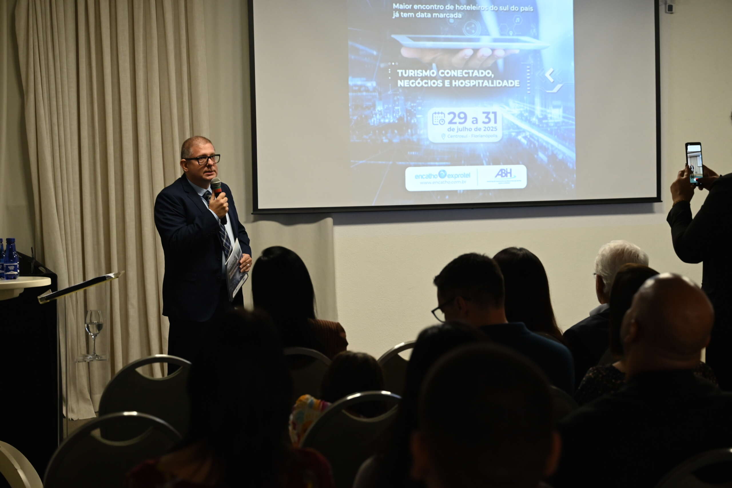 ABIH-SC celebra Dia do Hoteleiro com programação especial
