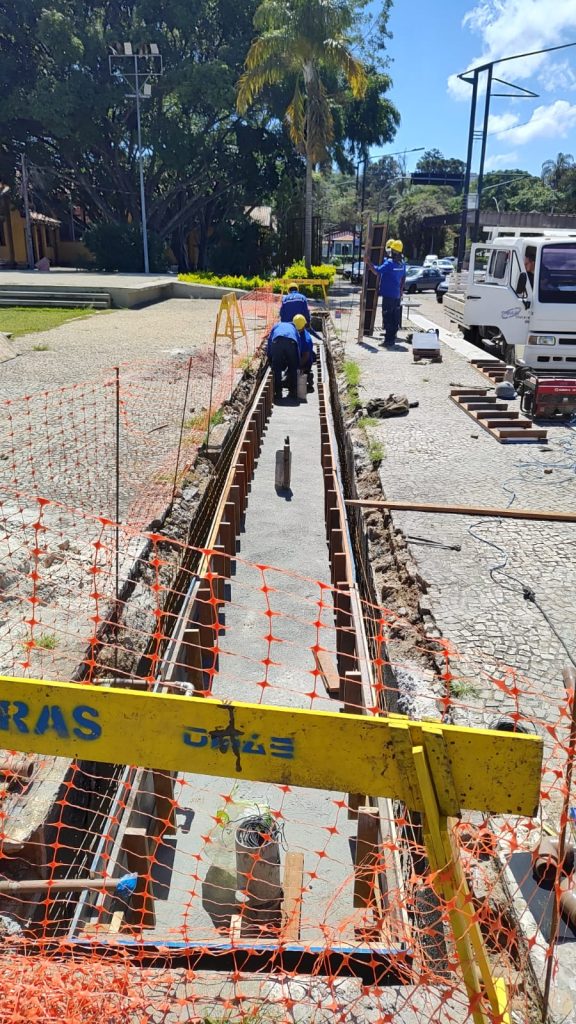 Em Poços de Caldas, DMAE recupera conjunto de fontes na Praça do Museu