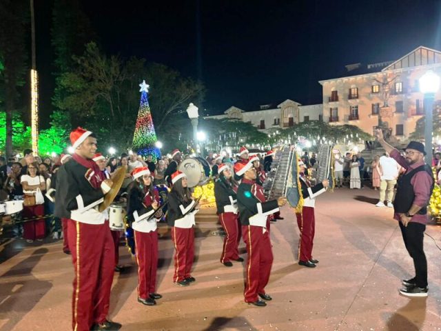 Parada de Natal foi atração do final de semana, em Poços de Caldas