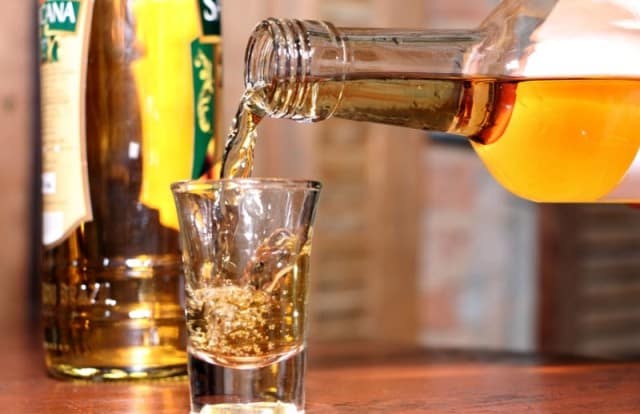 Minas combate produção e comércio ilegais de cachaça