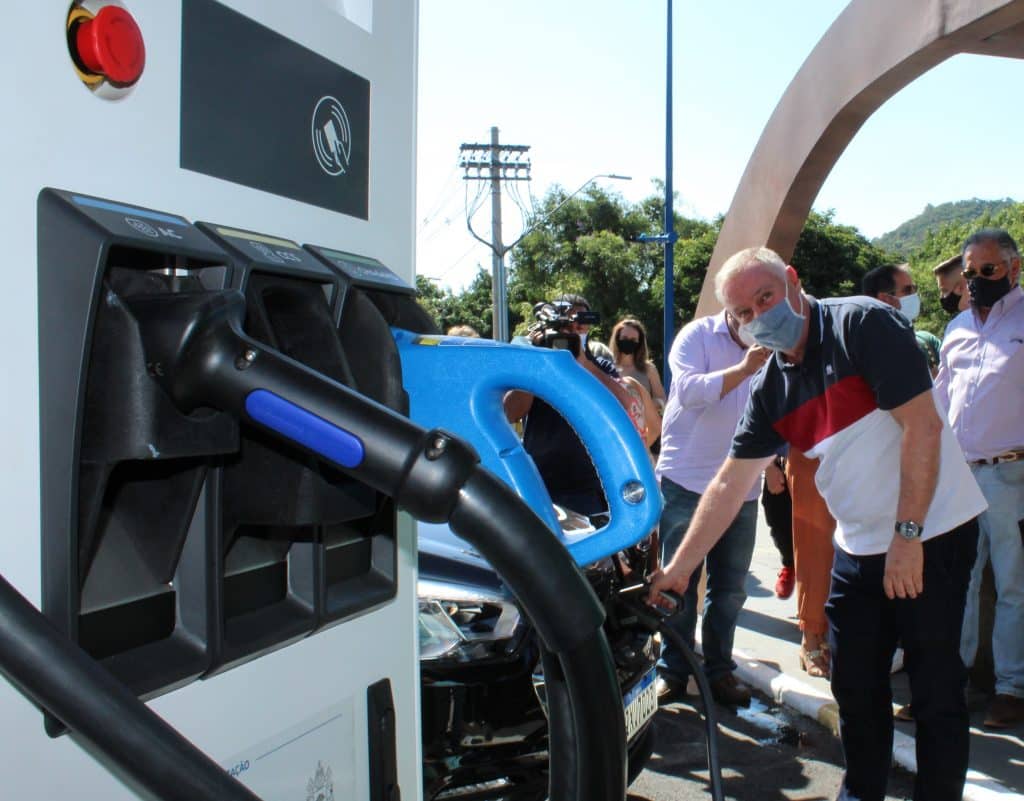 Poços de Caldas abriga projeto pioneiro de recarga elétrica de veículos