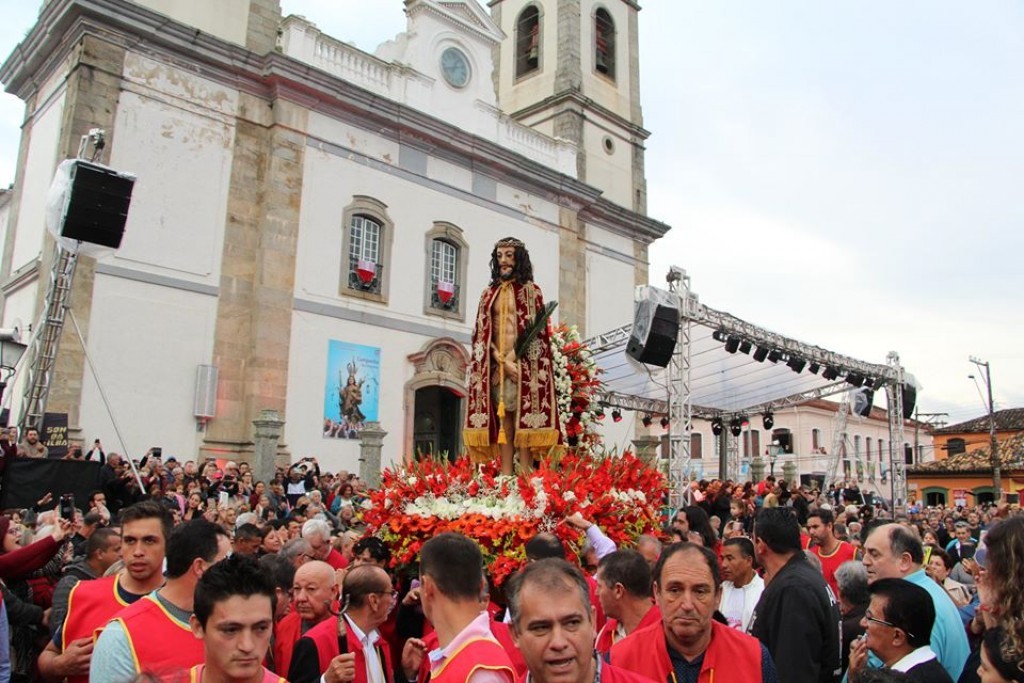 Festa do Bom Jesus volta a atrair milhares de fiéis a Iguape (SP)