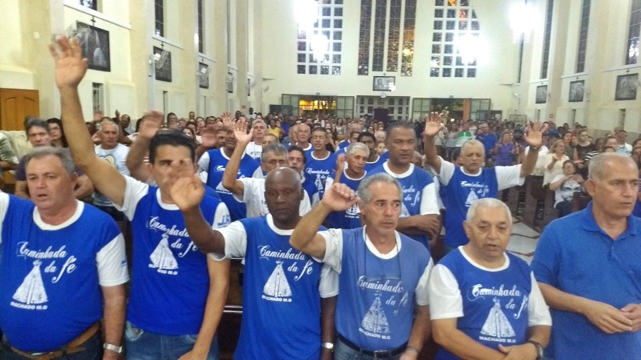 Romeiros de Machado retomam expedições a pé a Aparecida